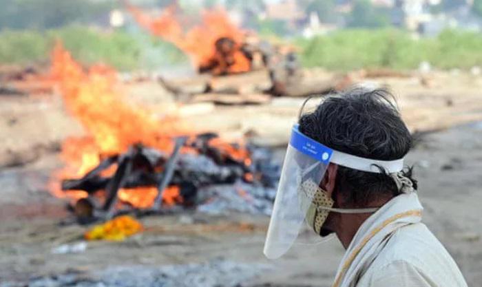 ინდოეთში მდინარემ ათობით ცხედარი გამორიყა - "გვამები მდინარეში იმის გამო გადაყარეს, რომ კრემაციისთვის განკუთვნილი ადგილები გადატვირთულია"