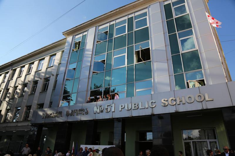 კორონავირუსით გარდაცვლილი მასწავლებელი 51-ე სკოლაში 2019-დან აღარ მუშაობდა - პედაგოგის შვილის კომენტარი და დირექტორი სკოლაში არსებულ ვითარებაზე