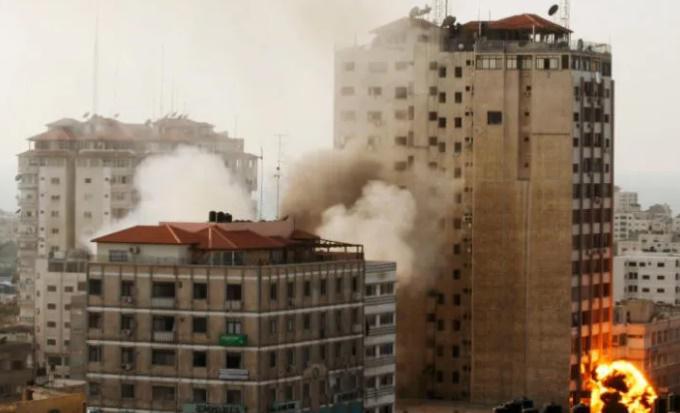 ავიაიერიში ღაზაში - ჩამოინგრა შენობა, სადაც Associated Press -ის და Al Jazeera-ს ოფისები მდებარეობდა