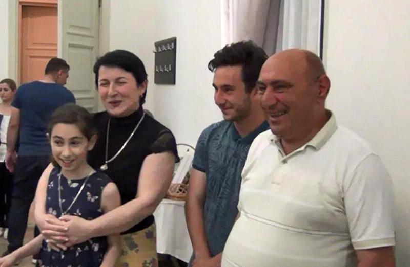 "გიჩოქებ და გთხოვ, არ მიმატოვო" - გოგი წულაია მეუღლეს დაბადების დღეს ულოცავს