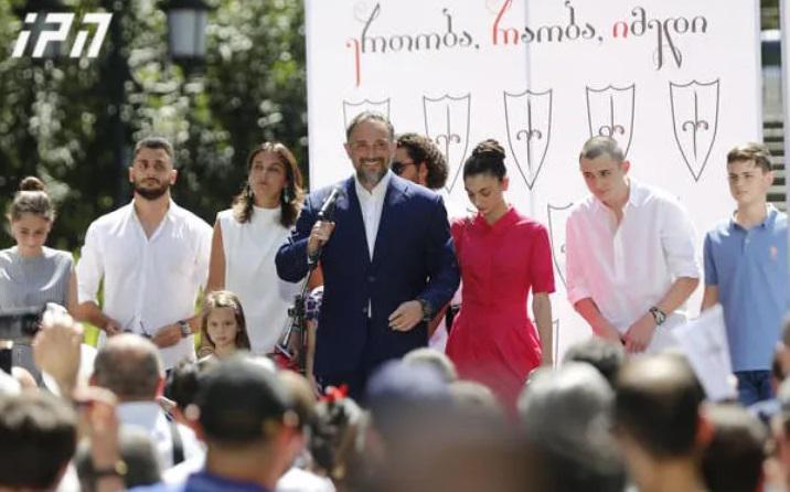 ლევან ვასაძემ საზოგადოებას რვა შვილი წარუდგინდა: "მორაგბე...მოცეკვავე და..." - როგორ დაახასიათა ბიზნესმენმა შვილები