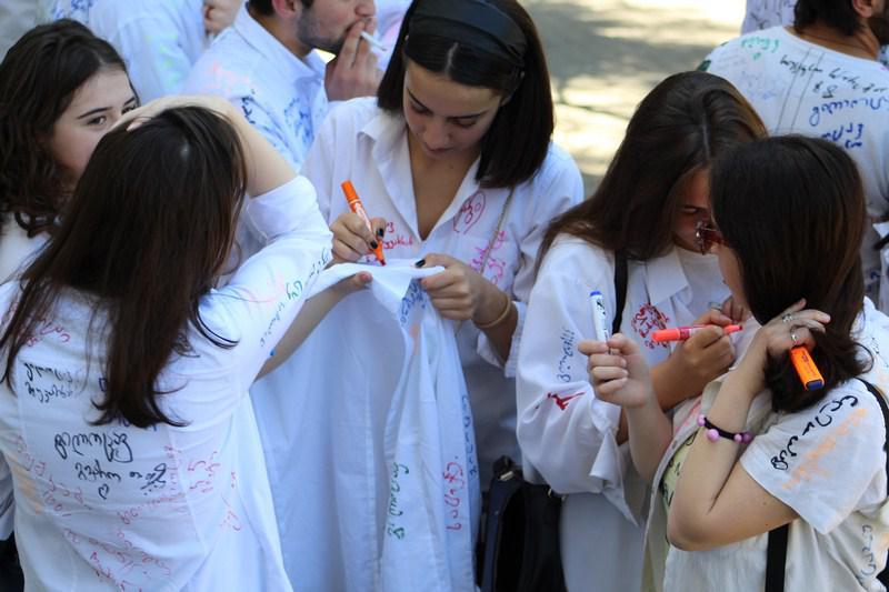 როგორ გაიმართება წელს "ბოლო ზარი" - განათლების სამინისტროს რეკომენდაციები სკოლებს