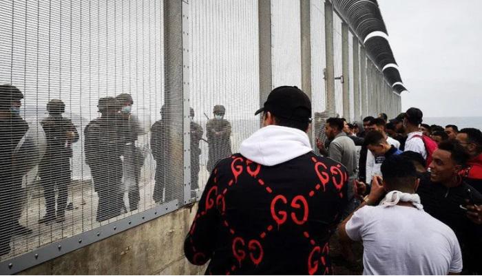 ესპანეთმა სეუტას ანკლავში, სადაც ათასობით მიგრანტი შეიჭრა, ჯარი შეიყვანა - როგორი ვითარებაა ადგილზე