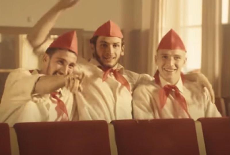 ხვიჩა კვარაცხელია პიონერის ფორმაში, წითელი ყელსახვევით - "რუბინის“ მწვრთნელს დაბადების დღე ფეხბურთელებმა ვიდეორგოლით მიულოცეს