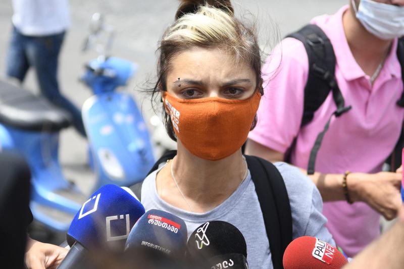 "მეცა გურამ ფალავანდიშვილის ვაჟი, ჩამაფრინდა მკლავზე და მიბრძანა, რომ ეს მოვიხსნა, რომ აქ პრაიდი არ არის" - სალომე ბარკერი "ნამახვანჰესის" საწინააღმდეგო აქციაზე დაპირისპირების შესახებ