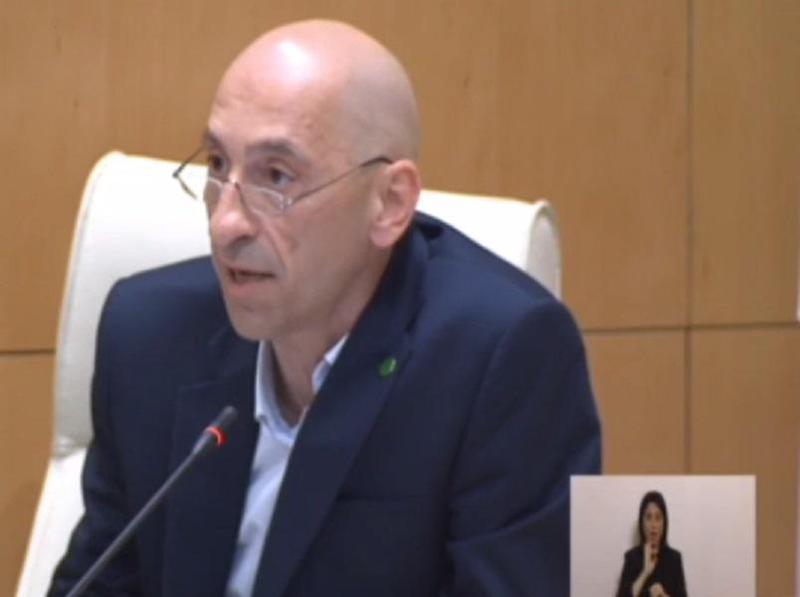 "ჩემი პირველი გამოსვლაა ამ დარბაზში და თუ რამე სისულელეს ვიტყვი, არ დამცინოთ...ძალიან მაწუხებს შემოსასვლელში რკინის ღობე" - ვახო მეგრელიშვილი