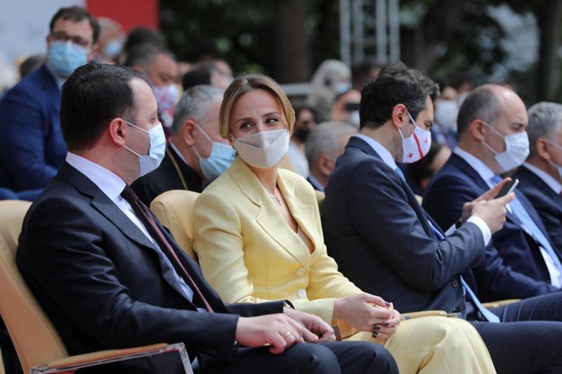 როგორ გამოიყურებოდა ნუნუკა თამაზაშვილი დამოუკიდებლობის დღის აღსანიშნავ ცერემონიაზე - ფოტოები