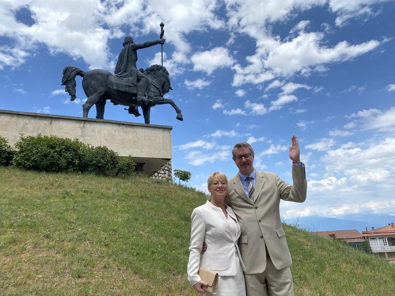 "ყოველთვის მაკვირვებდა ამ ქვეყნის მრავალფეროვნება, სითბო და ტემპერამენტი..." - კარლ ჰარცელის მილოცვა ქართველებს და საქართველოში 3-წლიანი ცხოვრების შთაბეჭდილებები