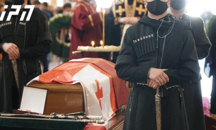 გენერალი გიორგი კვინიტაძე მთაწმინდის მწერალთა და საზოგადო მოღვაწეთა პანთეონში სამხედრო პატივით დაკრძალეს