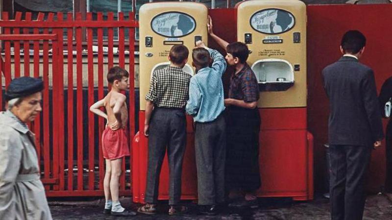 რატომ არ ავადდებოდდნენ საბჭოთა კავშირში ადამიანები, როცა გაზიან წყალს ყველა ერთი ჭიქიდან სვამდა?