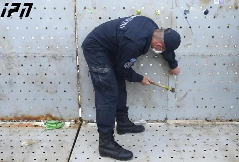 გუმათში "ნამახვანჰესის" მოწინააღმდეგეების მიერ დაზიანებული რკინის ჯებირები პოლიციამ ჩაქუჩით გაასწორა