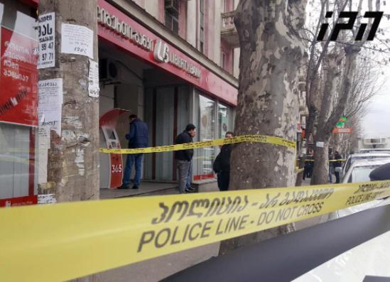 "ლიბერთი ბანკიდან" 3.5 მილიონი ლარი მოიპარეს - თანხის დაკარგვისთვის ყოფილ მენეჯერსა და 14 თანამშრომელს უჩივიან