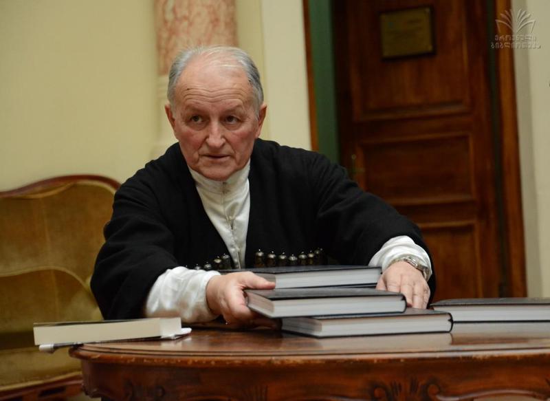 ცნობილი ტელეწამყვანი და მეცნიერი არნოლდ გეგეჭკორი კორონავირუსს ემსხვერპლა