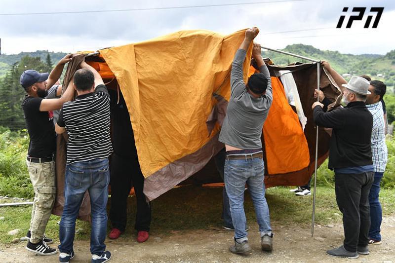 "ნამახვანჰესის" მოწინააღმდეგეებმა სოფელ სორმონში კარავი გაშალეს და გზა გადაკეტეს - რა ვითარებაა ხეობაში