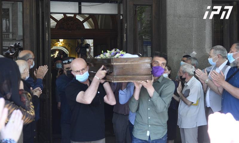 მარინა ჯანაშია რუსთაველის თეატრიდან გამოასვენეს