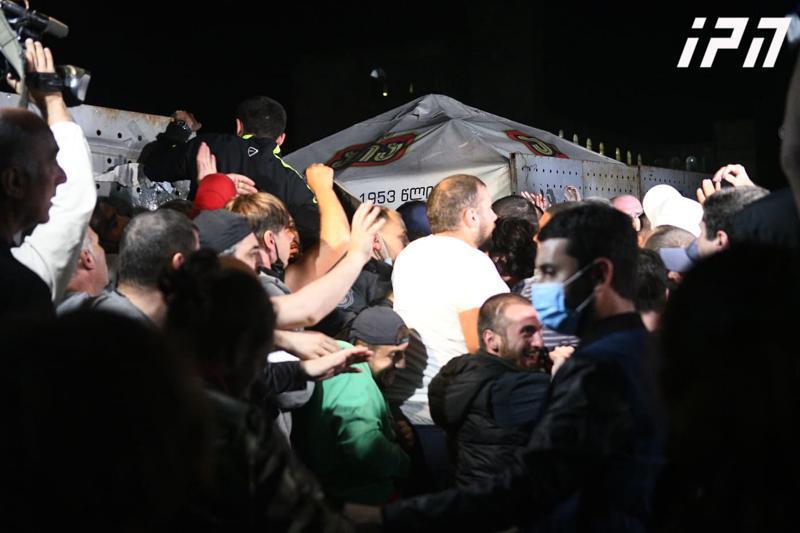 "ნამახვანჰესის" მოწინააღმდეგეებსა და პოლიციას შორის კიდევ ერთი დაპირისპირება მოხდა - "ბარიკადი უკანონოდ დევს, ამიტომ უნდა აიღონ"