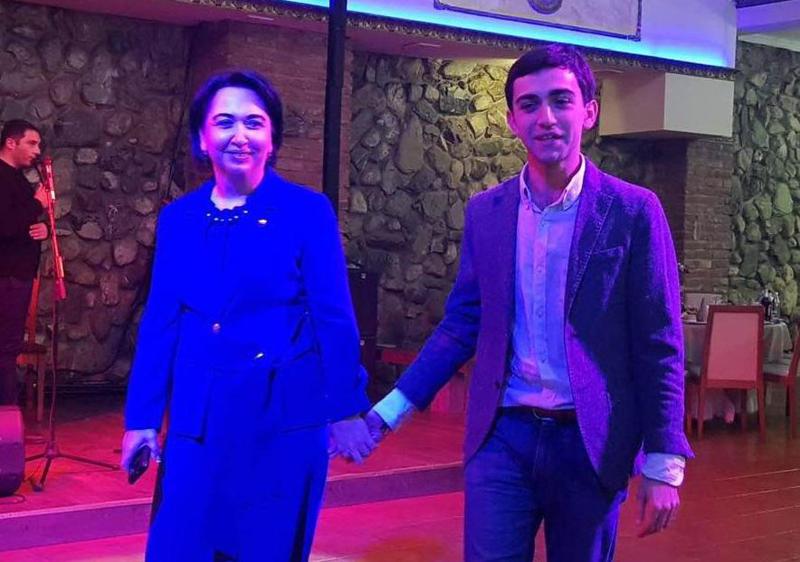 "არაჩვეულებრივი იყო, როცა ეს წერილები წაიკითხა, გაოცდა და გულში ჩაიკრა ნაგროვები სიყვარული" - ეკა ბესელია შვილს დაბადების დღეს ემოციური პოსტით ულოცავს