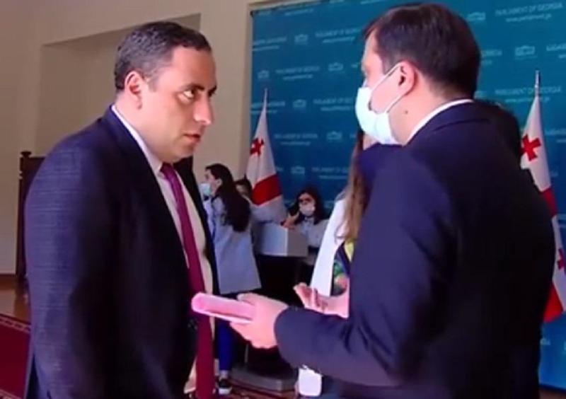 "წესიერად ილაპარაკე, ხმას ნუ უწევ" - პარლამენტში გიორგი ვაშაძე და ლევან იოსელიანი ერთმანეთს სიტყვიერად დაუპირისპირდნენ