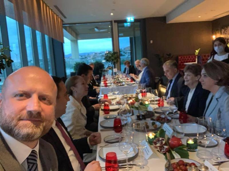 "ყველაფერზე ვისაუბრეთ, თუმცა მე ვუთხარი რომ..." - ზურაბ ჯაფარიძის "სელფი" ამერიკელ სენატორებთან გამართული ვახშმიდან