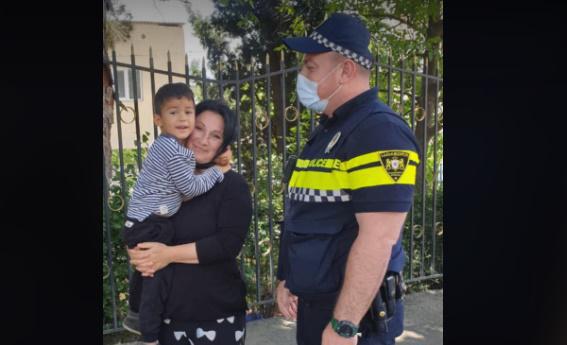 "ისე თბილად ექცეოდნენ პოლიციელები, რომ მოიყვანეს, მათგან წამოსვლა აღარ უნდოდა" - გლდანში დაკარგული 3 წლის ბავშვი პატრულმა იპოვა