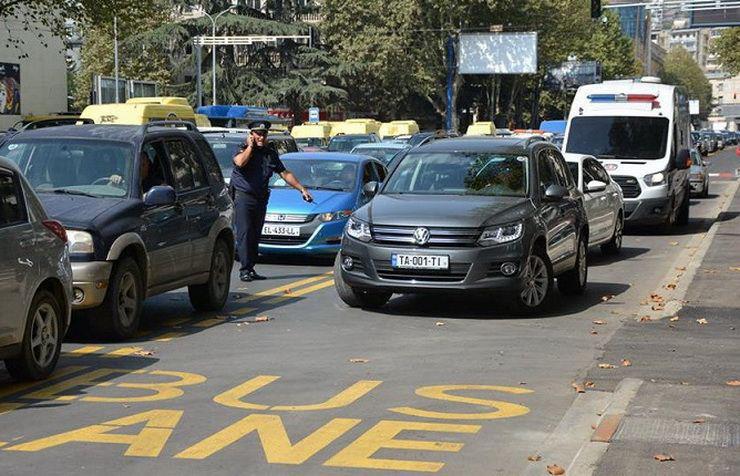"სპორტის სასახლის მიმდებარე ტერიტორიაზე, ავტობუსის ზოლში გაჩერებული მანქანა დაჯარიმდება" - კახა კალაძე