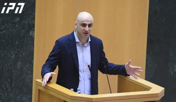 "აქ შემოვედი იმისთვის, რომ სათითაოდ გაგიყვანოთ ამ დარბაზიდან" - ნიკა მელია უმრავლესობას