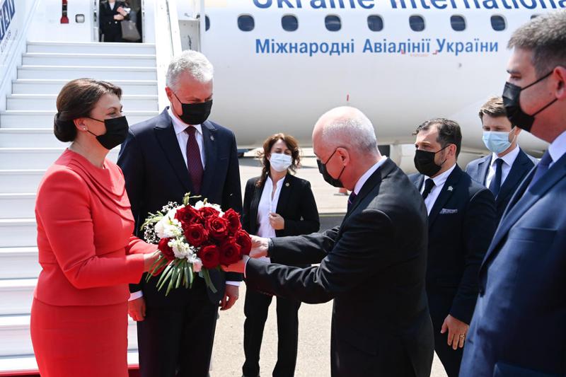 "გამარჯობა, საქართველო“ - ქართულად მისალმება და ემოციური სიტყვები, რომელსაც საქართველოში მყოფი ლიეტუვის პრეზიდენტი აქვეყნებს (ფოტოები)