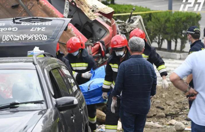 "ნიუ ჰოსპიტალსში" აცხადებენ, რომ კრწანისის ქუჩაზე ავარიის დროს დაშავებულ არასრულწლოვანს ოპერაცია ჩაუტარდა და მისი მდგომარეობა სტაბილურია