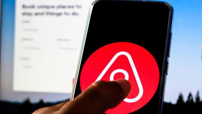 Airbnb-მ 7 მილიონი გადაუხადა ტურისტს, რომელიც ნიუ იორკში კომპანიის მიერ გაქირავებულ ბინაში გააუპატიურეს