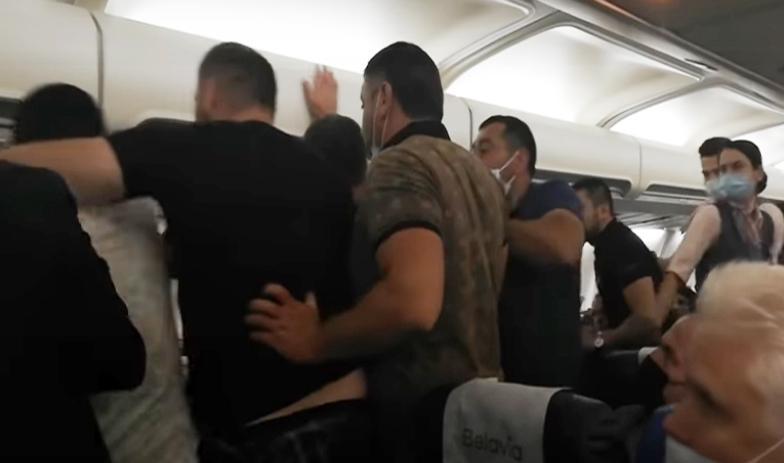 სკანდალი მინსკი-თბილისის ავიარეისზე - ქართველი მგზავრები ნასვამ თანამემამულეს ფიზიკურად გაუსწორდნენ