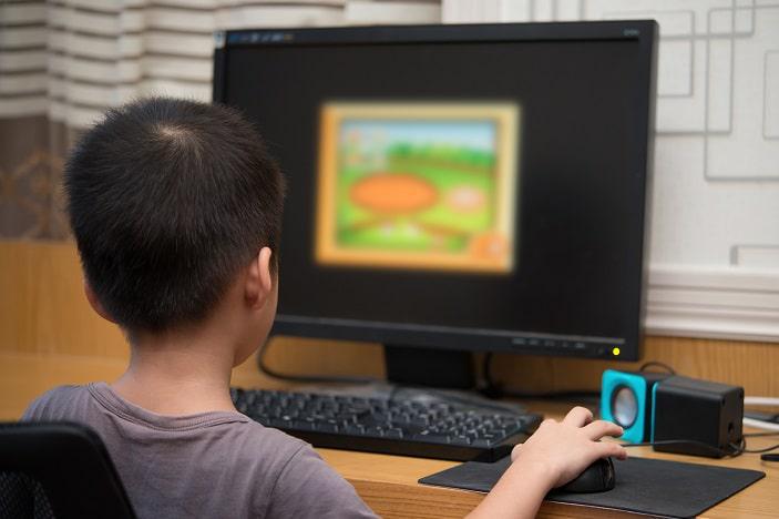 "ამ პრობლემას "მოუცლელი მშობლის სინდრომს" უწოდებენ" - რა ასაკიდან და რამდენი საათით უნდა უყუროს თქვენმა შვილმა კომპიუტერსა თუ ტელევიზორს?