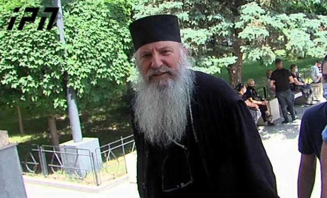 "სოფელში ძროხა შეიძინეთ, მოწველეთ" - დავით სარალიძის მკვლელობაში ბრალდებული გიორგი მენაბდის მამა, დეკანოზი შიო ჟურნალისტებს