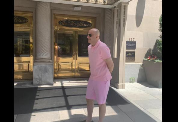 "გახარიას ველოდები..." - რა ფოტოს აქვეყნებს ნიკა მელია აშშ-დან?