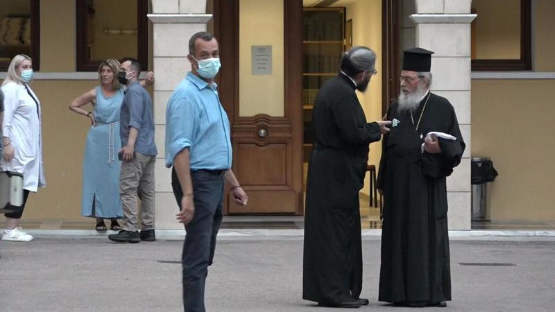 ათენში დააკავეს მღვდელი, რომელმაც მართლმადიდებლური ეკლესიის შვიდ ეპისკოპოსს მჟავა შეასხა