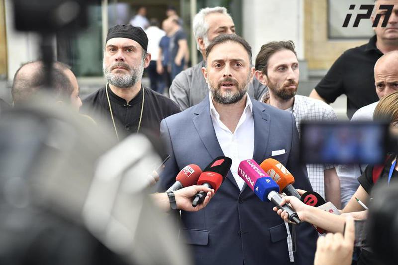 "მოვუწოდებ საელჩოებს, დაანებონ თავი ქართველი ხალხის ფსიქიკაზე... სასწრაფოდ გაათავისუფლეთ, ვისაც უსამართლოდ აწვალებთ" - ვასაძე მთავრობას მიმართავს