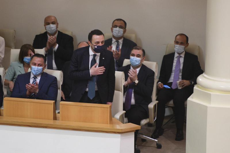 როგორ მიულოცეს იუბილარ პრემიერს დაბადების დღე პარლამენტში