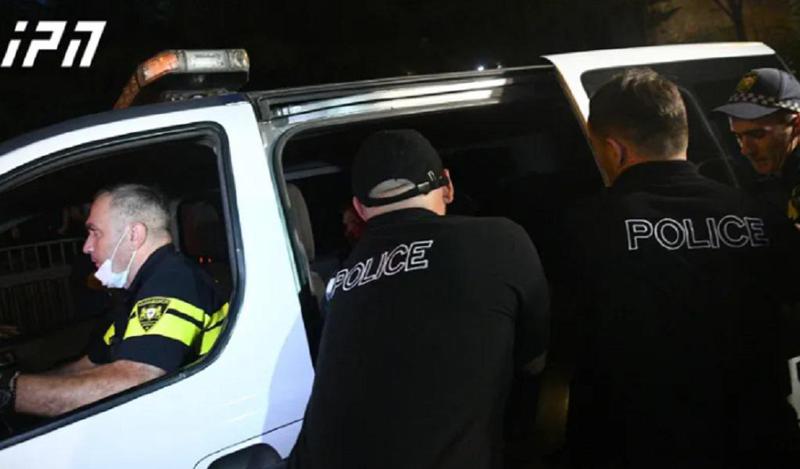 "თბილისი პრაიდის" მოწინააღმდეგეებსა და პოლიციას შორის კიდევ ერთი დაპირისპირება იყო - დაკავებულია რამდენიმე პირი