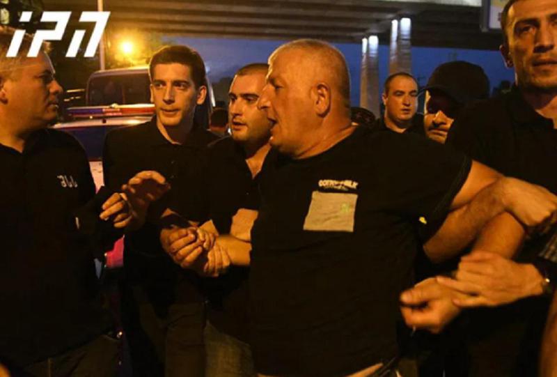 "თბილისი პრაიდის" მოწინააღმდეგეები კვლავ კვერცხებსა და ბოთლებს ისვრიან