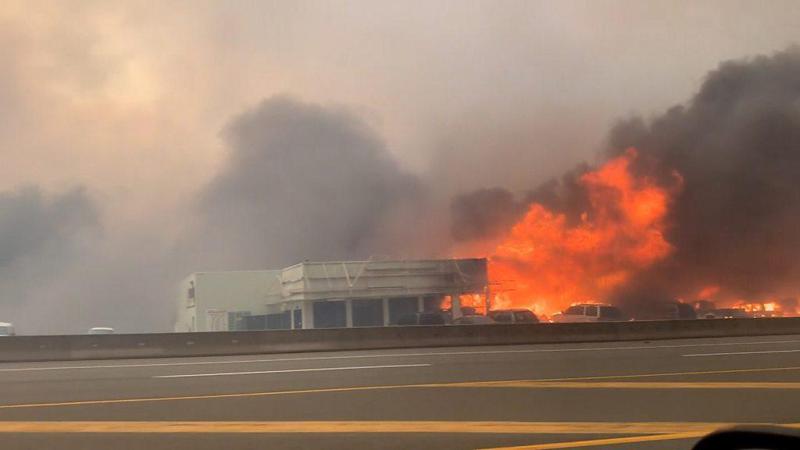 კანადაში ძლიერი სიცხისგან გაჩენილ ხანძარს ებრძვიან, ევაკუირებულია ასობით ადამიანი - "მთელი დაბა იწვის" (ფოტოები)