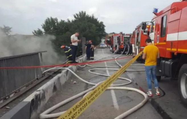 რუსთავი-გაჩიანის დამაკავშირებელი ხიდიდან ტრაილერი გადავარდა - დაღუპულია ერთი ადამიანი