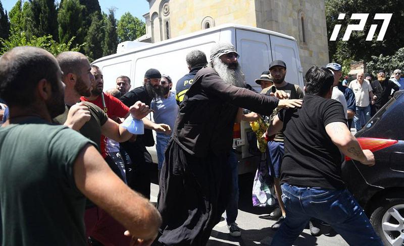 "ეკლესიის სათავეში მყოფი გარკვეული ჯგუფები აცხადებენ პრეტენზიას ქვეყნის მართვაზე. არსებობს დიდი ეჭვი, რომ ისინი პრორუსულად განწყობილი ჯგუფებია" - ექსპერტი