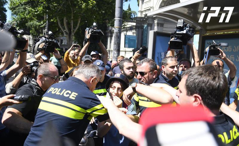 "დაკავებულია 8 პირი - 55 პირის მიმართ გამოვლინდა ძალადობის ფაქტები, მათ შორის 53 არის სხვადასხვა მედიის წარმომადგენელი" - რა ინფორმაციას ავრცელებს შსს