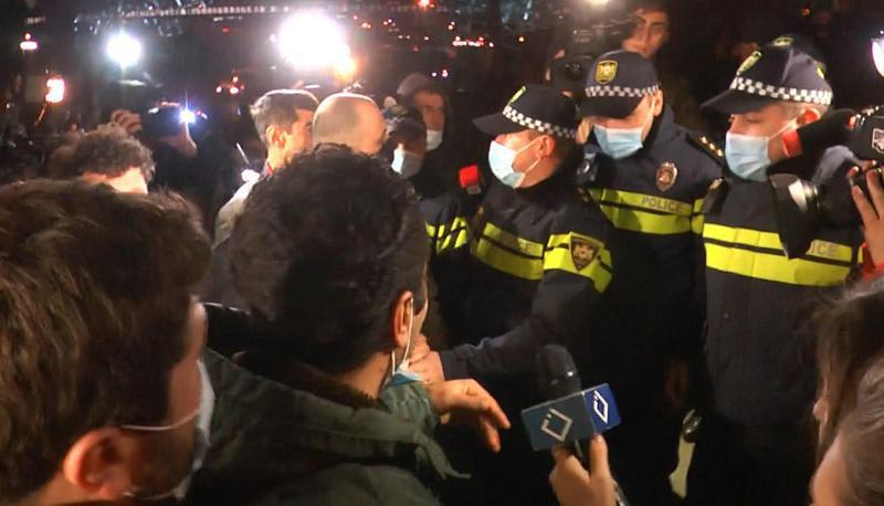 პარლამენტთან ხმაური იყო - დაკავებულია რამდენიმე პირი