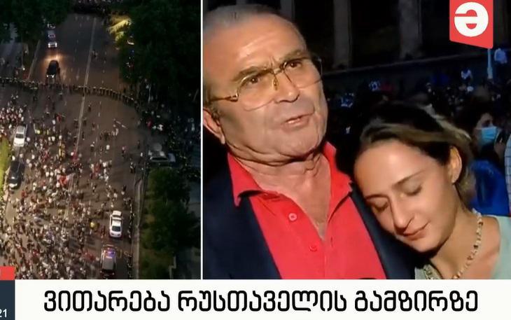 "მინდა, რომ ეს არაჩვეულებრივი ბავშვები არ ზარალდებოდნენ სიტყვის თავისუფლებისთვის" - თემურ ჭყონია აქციაზე მივიდა