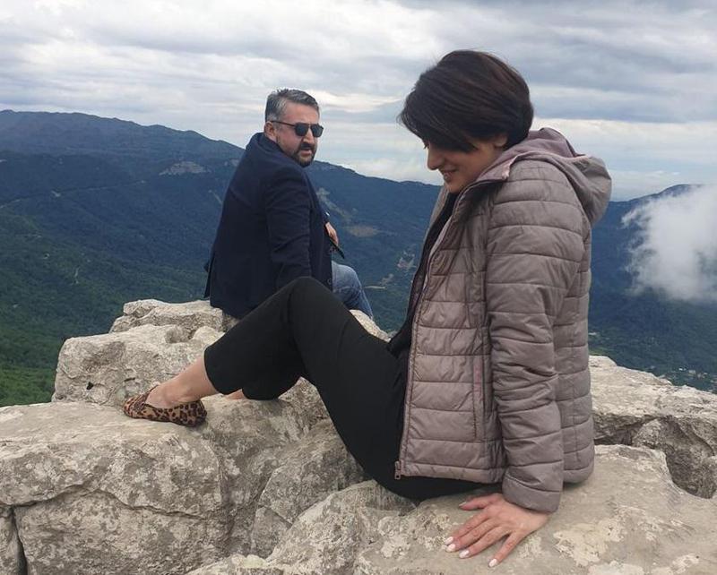 "ბევრს ყვარებიხარ, ჩემსავით მაინც ვერავინ შეგიყვარებდა..." - რას წერს ტრაგიკულად დაღუპული მომღერალის, ზურა ბაკურაძის მეუღლე