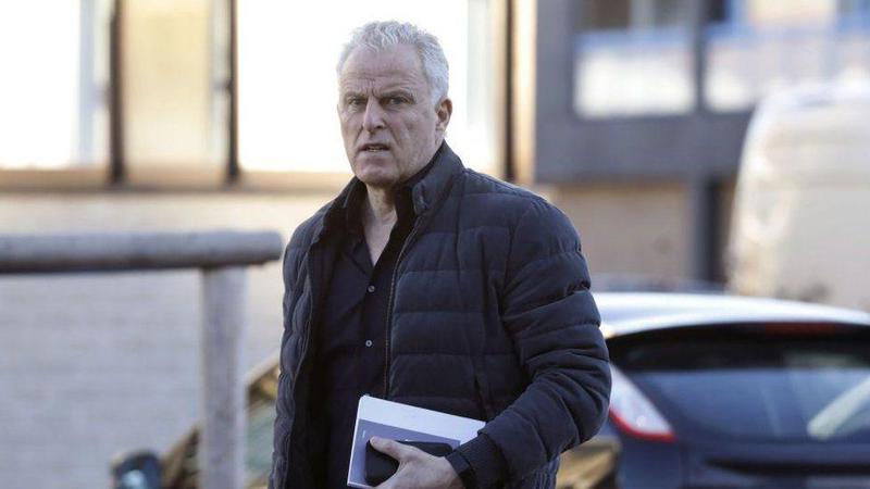 ამსტერდამში, ჟურნალისტი პიტერ არ დე ვრიესი ცეცხლსასროლი იარაღით დაჭრეს