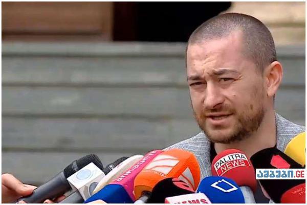 "პარკში ჩააგდეს საწყალი ბიჭი, ჯერ ლიფტში გაჭედეს, მერე გამოვარდნენ და კიბეზე ათრიეს..." - ვატო წერეთელი ლექსო ლაშქრავას გადასვენებაზე