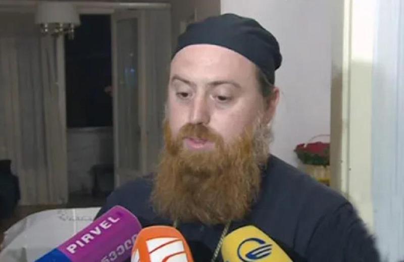 "წუხს ძალიან მისი უწმინდესობა და გამომგზავნეს..." - რას ამბობს არქიმანდრიტი, რომელიც ლექსო ლაშქარავას ოჯახში პატრიარქის სახელი მივიდა