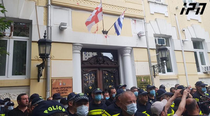 აჭარის მთავრობის სახლთან აქტივისტებსა და პოლიციას შორის დაპირისპირება მოხდა - დაკავებულია აქციის რამდენიმე მონაწილე