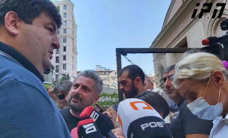 "შენ ნასვამი ხომ არ ხარ? მე როგორ მოვკალი ლექსო ლაშქარავა? - თქვენმა ხელისუფლებამ 300 კაცი მოკლა და შენ დაგადო ხელი?!" - ვასილ ჩიგოგიძე ნიკა გვარამიას